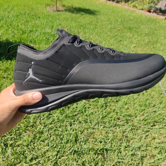 jordan trainer prime triple black